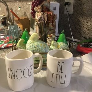 Rae Dunn mugs set